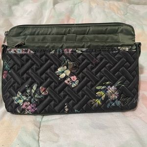 Lug pirouette in boutique black EUC